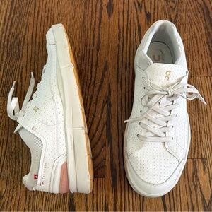 ON Cloud The Roger Centre Court White - Size 10 Womens